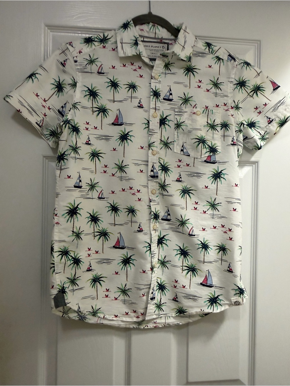 Free Planet White Short-Sleeve Palm & Sail Print Button-Up Shirt